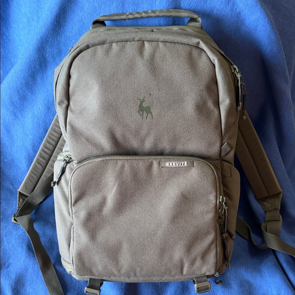 Brevite Jumper Camera Backpack Pine Green